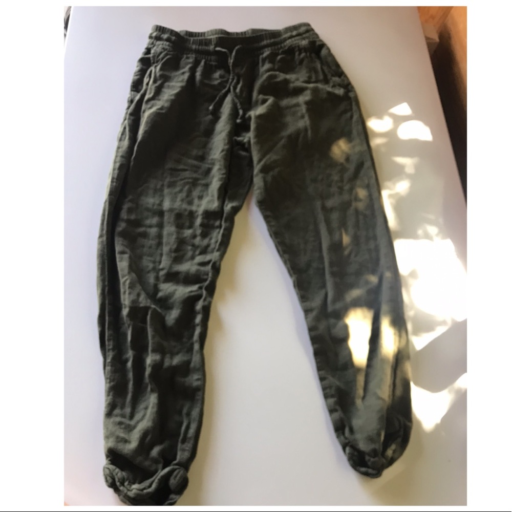 Green everyday cargo pants